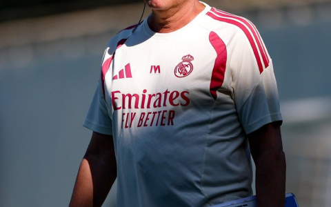 مورينيو يحدد مواصفات لاعب الوسط المطلوب في ريال مدريد